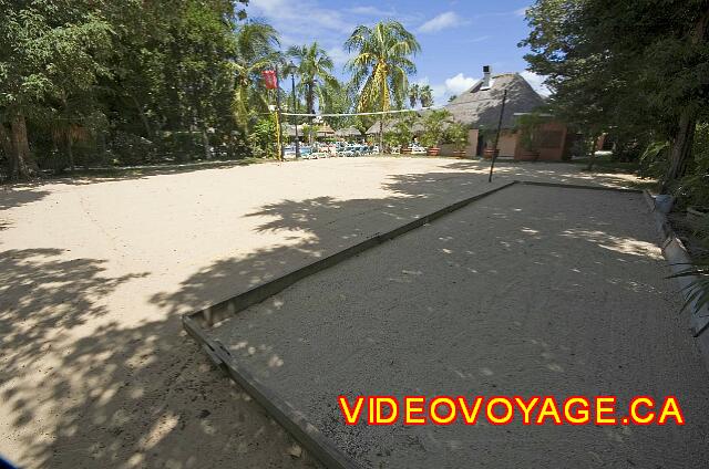 Mexique Playa del Carmen Riu Lupita The bowling next to the volleyball court.