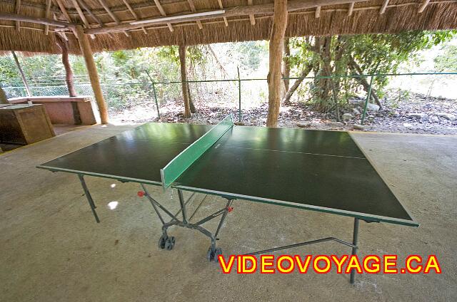 Mexique Playa del Carmen Riu Lupita A table tennis table.