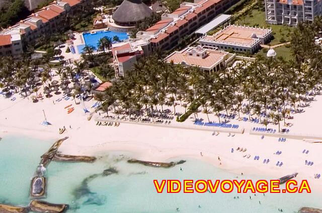 Mexique Playa del Carmen Riu Lupita An aerial view of the beach from the Riu Lupita. The restaurant on the beach too.