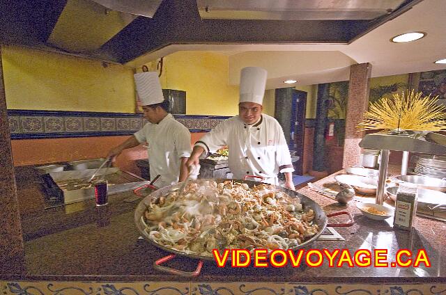 Mexique Playa del Carmen Riu Lupita A huge plate of seafood.