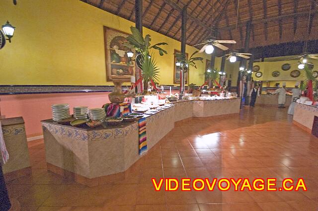 Mexique Playa del Carmen Riu Lupita The main portion of the hot buffet dishes.