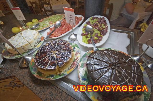 Mexique Playa del Carmen Riu Lupita A good selection of desserts.