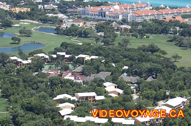 Mexique Playa del Carmen Riu Lupita Crossing the golf course, there are nearly 800 meters to get to the beach.