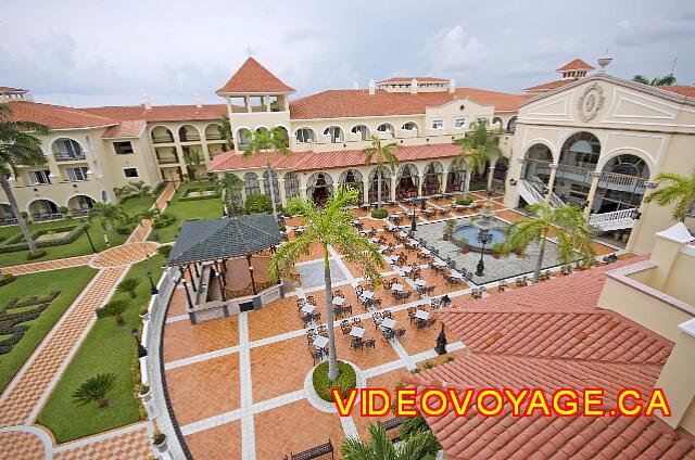 Mexique Playa del Carmen Riu Palace Mexico With a gazebo for musicians at night and the bar.