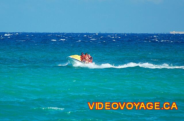 Mexique Playa del Carmen Riu Playacar Several people on the same watercraft.