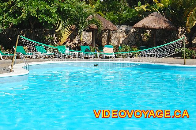 Mexique Playa del Carmen Riu Playacar Volleyball in the pool.