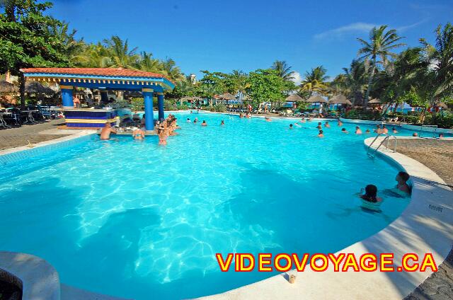 Mexique Playa del Carmen Riu Playacar Une grande terrasse autour de la piscine.