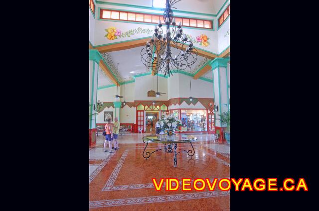 Mexique Playa del Carmen Riu Playacar In the lobby, the entrance to the buffet restaurant and a store.