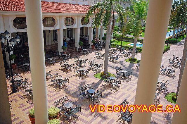 Mexique Playa Del Carmen Palace Riviera Maya La terraza de la parte trasera del vestíbulo es muy popular en la noche con la orquesta.