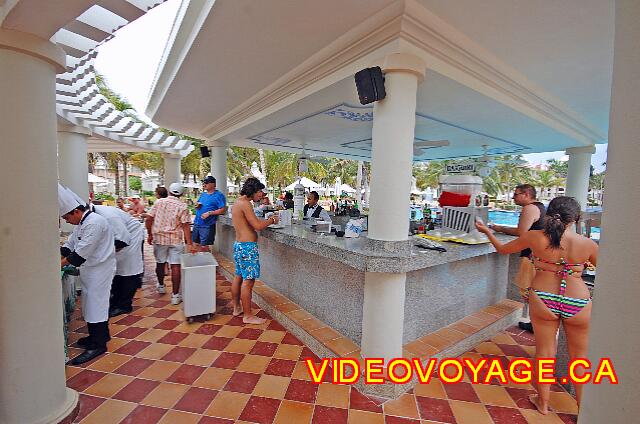 Mexique Playa Del Carmen Palace Riviera Maya There is a service counter for customers to the beach.