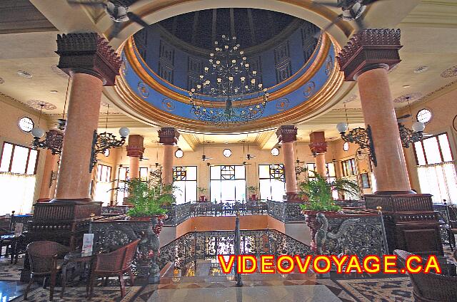 Mexique Playa Del Carmen Palace Riviera Maya The staircase that descends to the rear terrace, the Lobby is at a higher level.