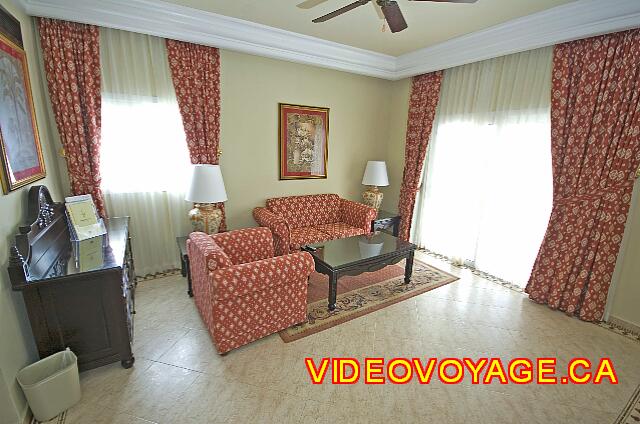 Mexique Playa Del Carmen Palace Riviera Maya The living room large enough with a sliding door.