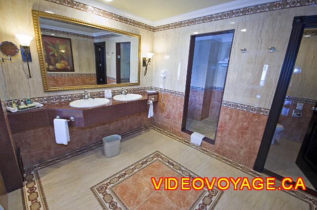 Mexique Playa Del Carmen Palace Riviera Maya The bathroom with two sinks, shower right ...