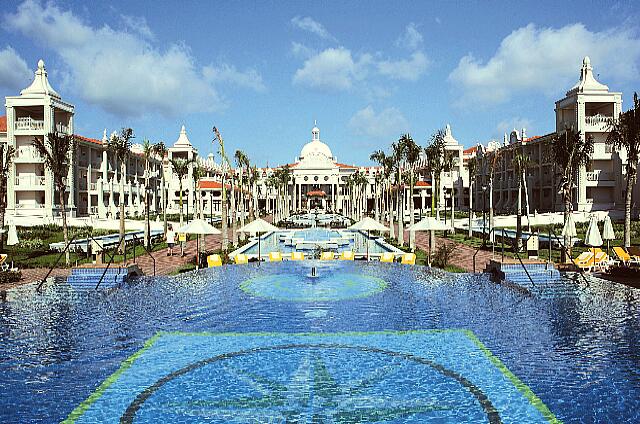 Mexique Playa Del Carmen Palace Riviera Maya La piscine hors terre dans un magnifique décors.