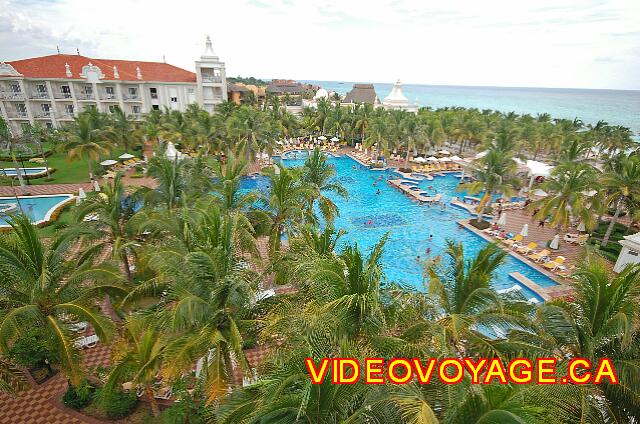 Mexique Playa Del Carmen Palace Riviera Maya The main pool is located near the beach.