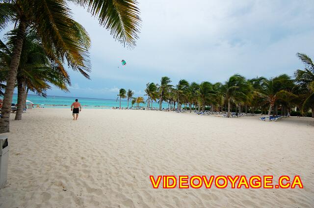 Mexique Playa Del Carmen Palace Riviera Maya In the center, there is only sand.