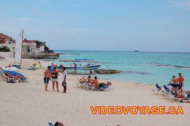 Mexique Playa Del Carmen Palace Riviera Maya Walking north on the beach is not possible, you should walk a little on the street and then continue up on the beach in Playa Del Carmen.