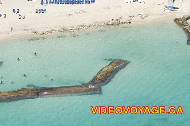 Mexique Playa Del Carmen Palace Riviera Maya Huge bags full of sand prevents the sand back to the sea.