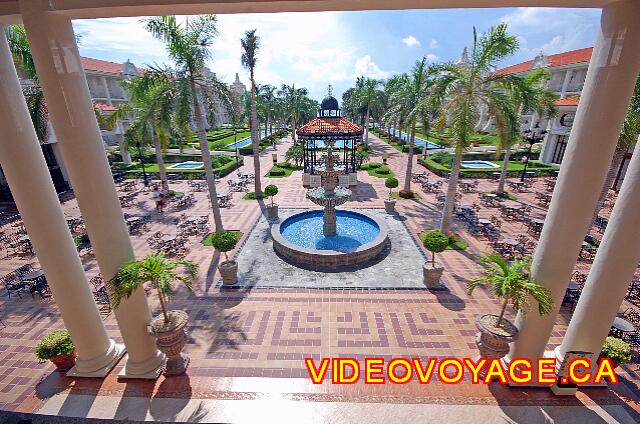 Mexique Playa Del Carmen Palace Riviera Maya A l'arrière du Lobby, une terrasse pour l'animation le soir.