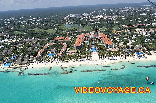 Mexique Playa Del Carmen Palace Riviera Maya La plage avec un système de retention du sable.