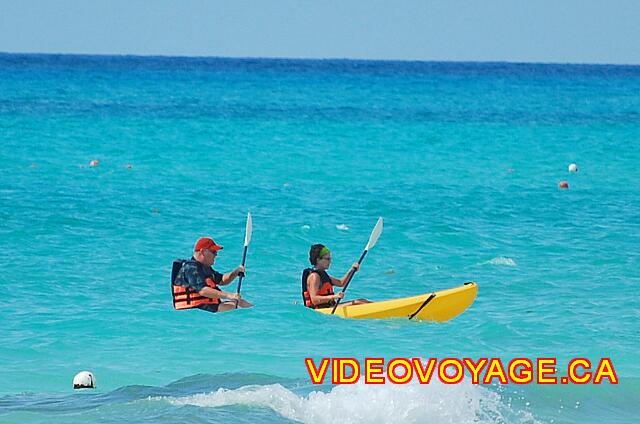 Mexique Playa del Carmen Riu Yucatan Customers in double kayak.