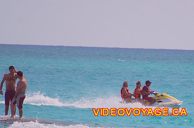 Mexique Playa del Carmen Riu Yucatan There are motorized water sports available but not included.