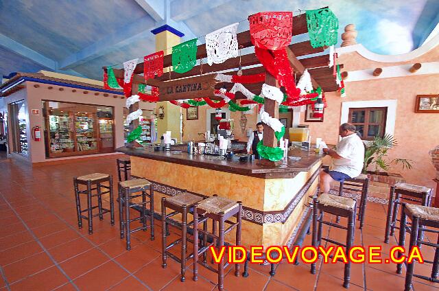 Mexique Playa del Carmen Riu Yucatan El Lobby Bar está abierto por la tarde y temprano en la noche.