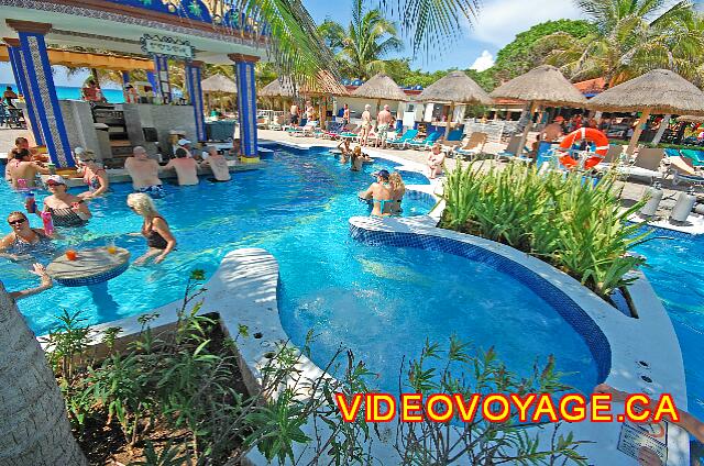 Mexique Playa del Carmen Riu Yucatan With a Jacuzzi in the pool bar.