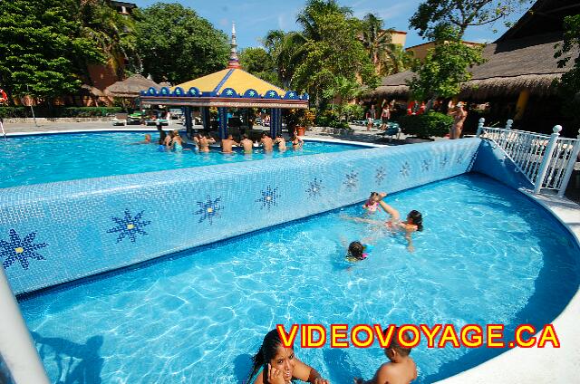 Mexique Playa del Carmen Riu Yucatan The children's pool which is an extension of the first pool.