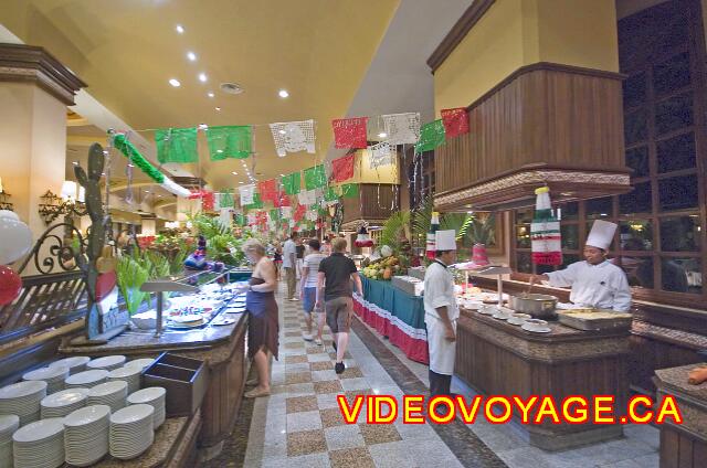 Mexique Playa del Carmen Riu Yucatan The atmosphere much different at night.