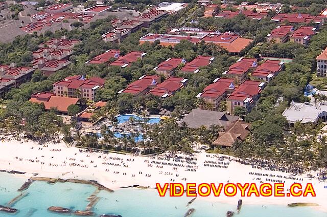 Mexique Playa del Carmen Riu Yucatan A site of average size, with swimming pools near the beach.