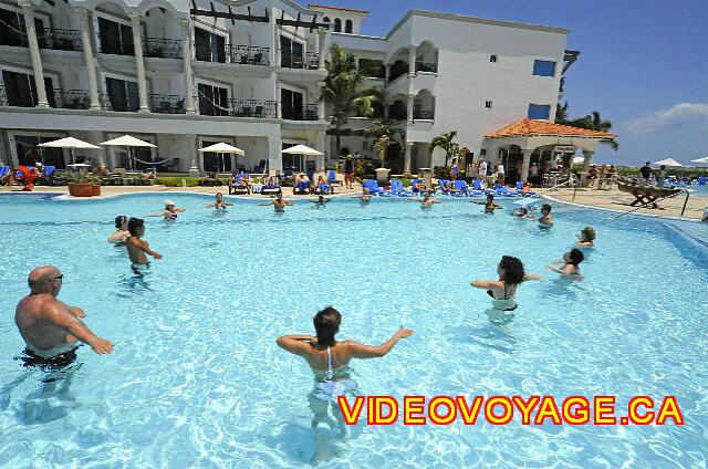 Mexique Playa Del Carmen Royal Playa del Carmen De l'aquagym dans la piscine principale, une des activités de l'animation.