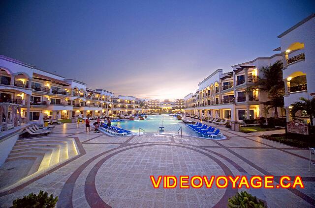 Mexique Playa Del Carmen Royal Playa del Carmen The rooms in front of the main pool.