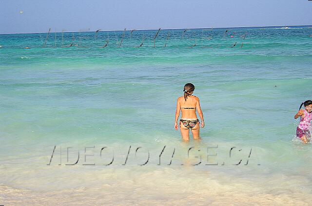 Mexique Playa Del Carmen Royal Playa del Carmen A little clear water and a rock bottom front of the hotel.