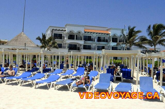 Mexique Playa Del Carmen Royal Playa del Carmen Sun loungers on small roofs ...