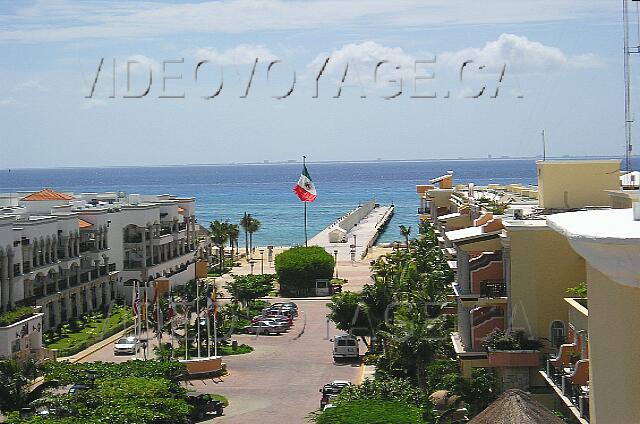 Mexique Playa Del Carmen Royal Playa del Carmen A l'extrémité, un quai pour le bateau qui fait la navette entre Cozumel et Playa del Carmen.