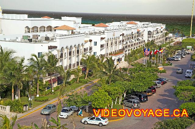 Mexique Playa Del Carmen Royal Playa del Carmen Un coté de l'hôtel directement sur une rue peu passante.