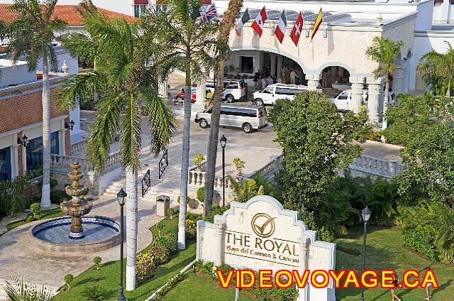 Mexique Playa Del Carmen Royal Playa del Carmen L'entrée de l'hôtel et l'affiche de l'hôtel.