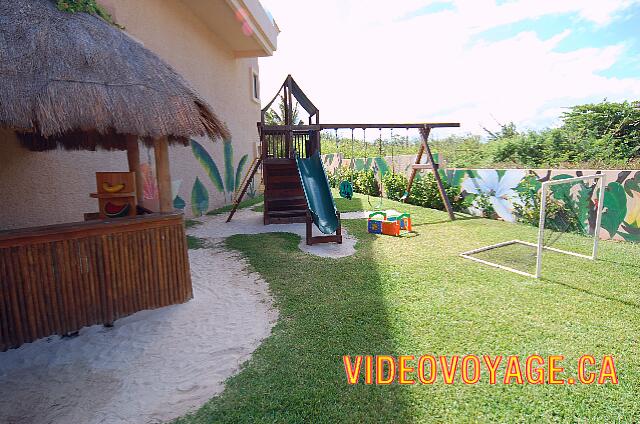 Mexique Puerto Aventuras Dreams Puerto Aventura Swing, slide, soccer net, play for toddlers, ...