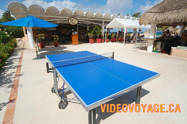 Mexique Puerto Aventuras Dreams Puerto Aventura Una mesa de ping-pong en la terraza de la piscina principal.