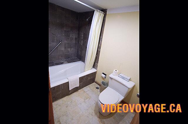 Mexique Puerto Aventuras Dreams Puerto Aventura The room bath.