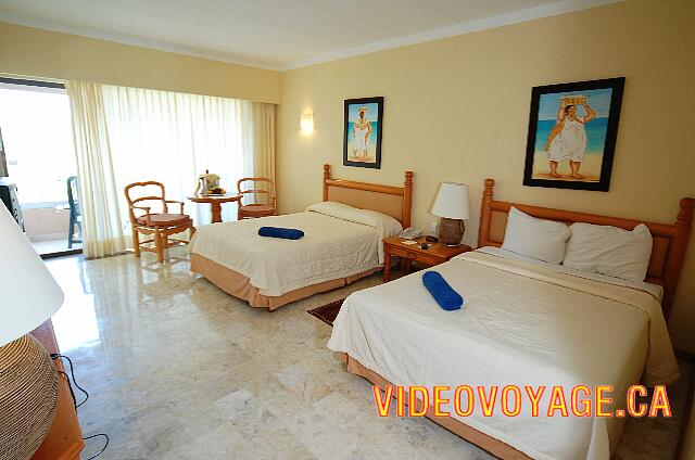 Mexique Puerto Aventuras Dreams Puerto Aventura La chambre standard avec 2 lits, une chambre de moyenne dimension.