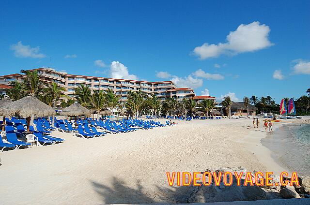 Mexique Puerto Aventuras Dreams Puerto Aventura The hotel near the beach.