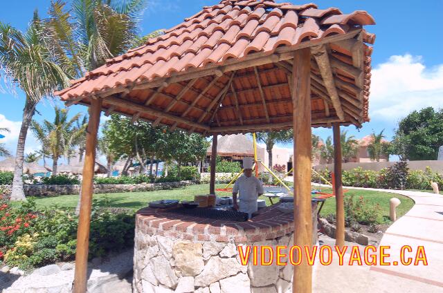 Mexique Puerto Aventuras Dreams Puerto Aventura Abierto las 24 horas, la parrilla trajo alegría a muchas personas.