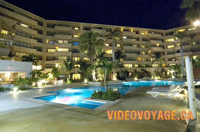 Mexique Puerto Aventuras Dreams Puerto Aventura In the evening, the hotel's rear