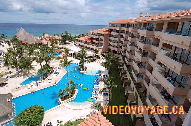 Mexique Puerto Aventuras Dreams Puerto Aventura A view from the top level of the rear part of the hotel