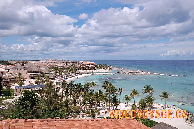 Mexique Puerto Aventuras Dreams Puerto Aventura A view from the top floor to the north. The beach ends pretty quickly.