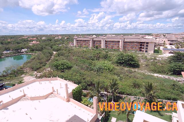 Mexique Puerto Aventuras Dreams Puerto Aventura The Catalonia hotel next and back lagoon.