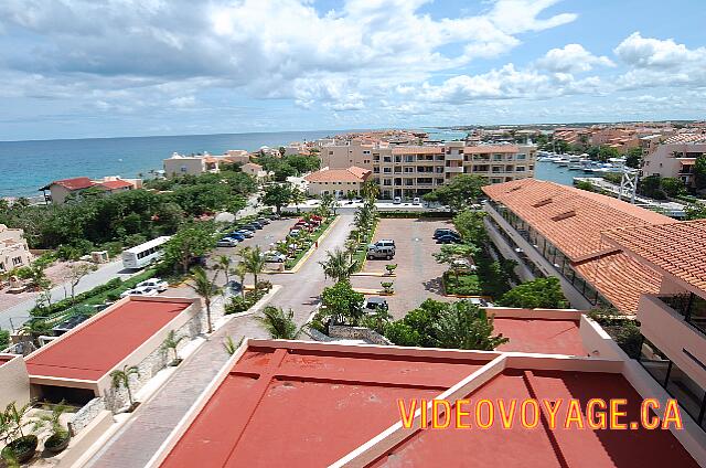 Mexique Puerto Aventuras Dreams Puerto Aventura The front of the hotel, right on the Marina and the bridge that you cross to get to the hotel.