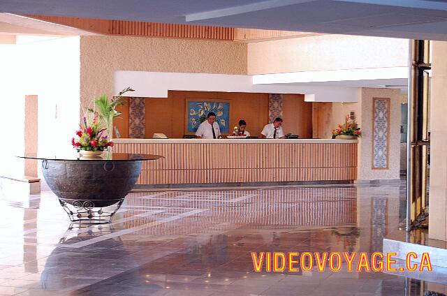 Mexique Puerto Aventuras Dreams Puerto Aventura A small reception but with efficient staff.